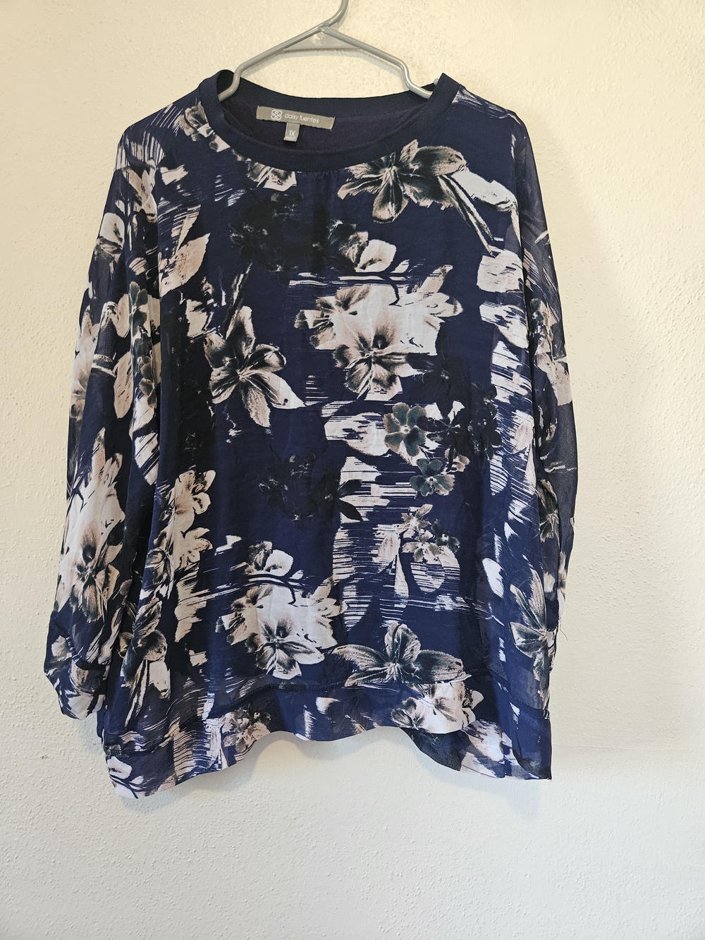 Daisy Fuentes Navy and White Floral Long Sleeve Top